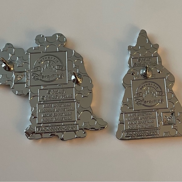 Disney Scully and Roz from Monsters Inc. - 2 pin set - NEW - Picture 4 of 4